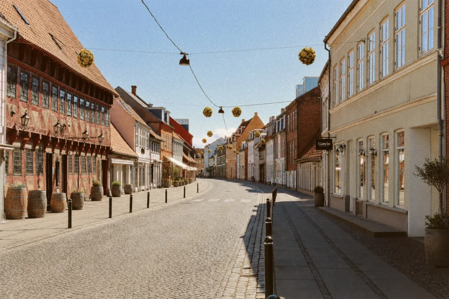 Vestergade i Køge — Gancios gade i sol
